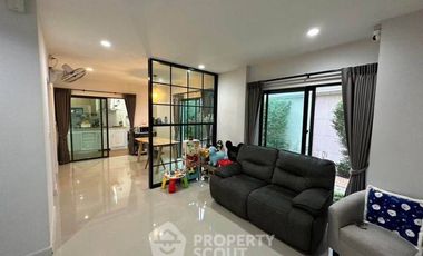 For sale 4 bedrooms townhouse in Nong Khaem, Bangkok
