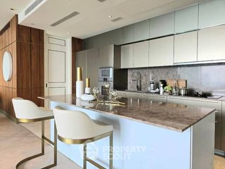 For sale 3 bedrooms condo in Khlong San, Bangkok