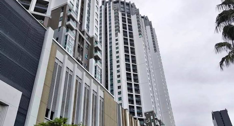 For sale 2 bedrooms condo in Huai Khwang, Bangkok