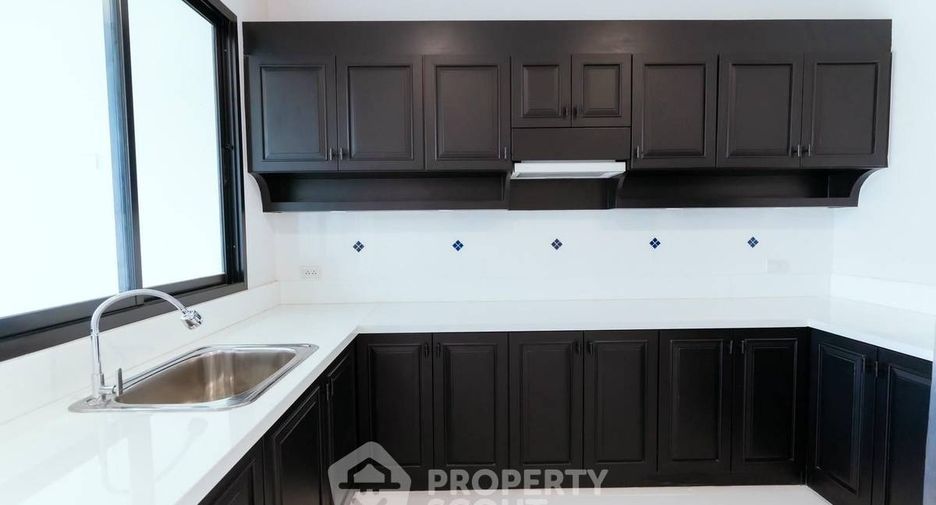 Villa en venta de 4 habitaciones en Bang Lamung, Chonburi