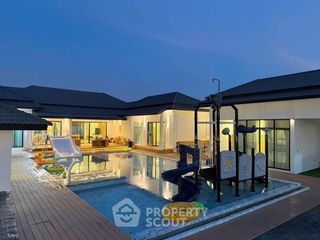 Villa en venta de 5 habitaciones en Bang Lamung, Chonburi