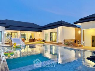 Villa en venta de 5 habitaciones en Bang Lamung, Chonburi