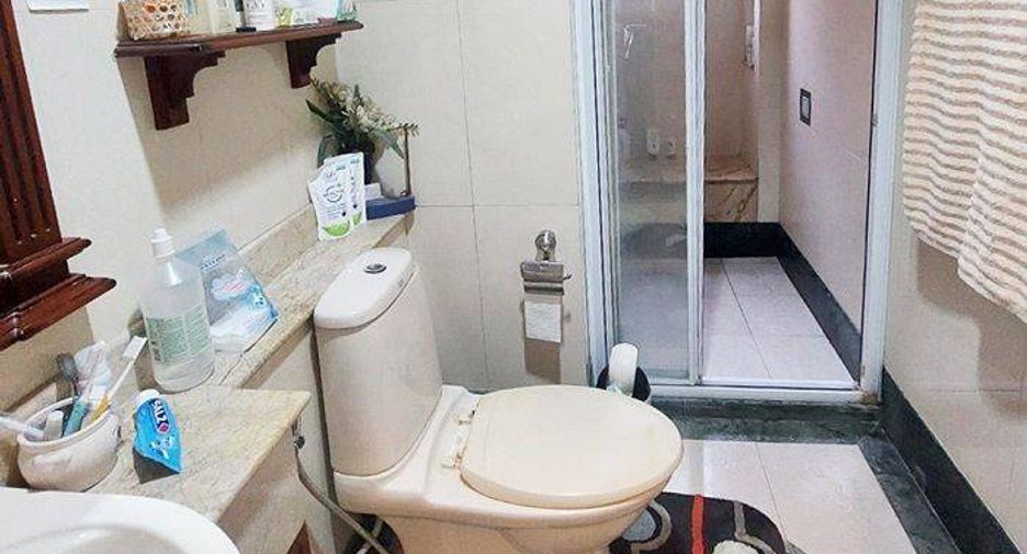 For sale 3 bedrooms house in Taling Chan, Bangkok
