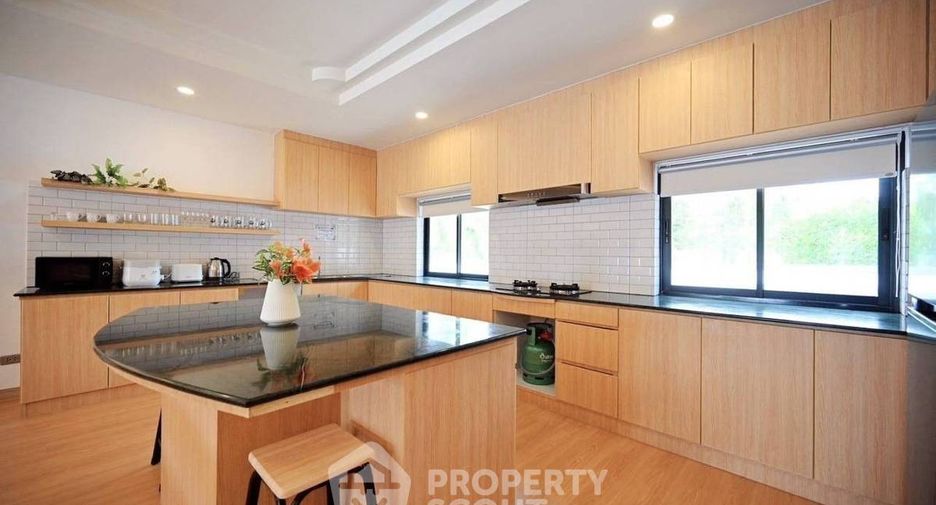 À vendre 4 chambres maison à Huay Yai, Pattaya