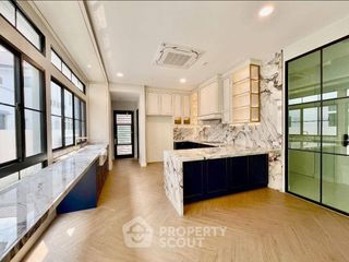 出售 5 卧室 独立屋 在 Saphan Sung, 曼谷