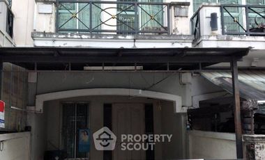 Casa adosada en venta de 3 habitaciones en Bang Kapi, Bangkok
