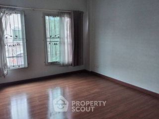 For sale 3 bedrooms townhouse in Bang Kapi, Bangkok