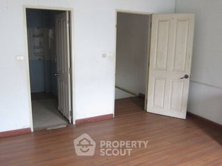 For sale 3 bedrooms townhouse in Bang Kapi, Bangkok