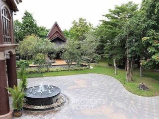 Casa en venta de 5 habitaciones en Si Racha, Chonburi