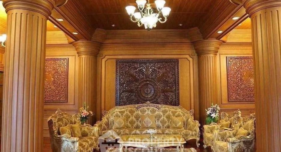 Casa en venta de 5 habitaciones en Si Racha, Chonburi