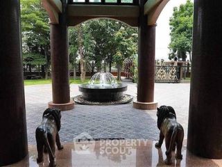 Casa en venta de 5 habitaciones en Si Racha, Chonburi