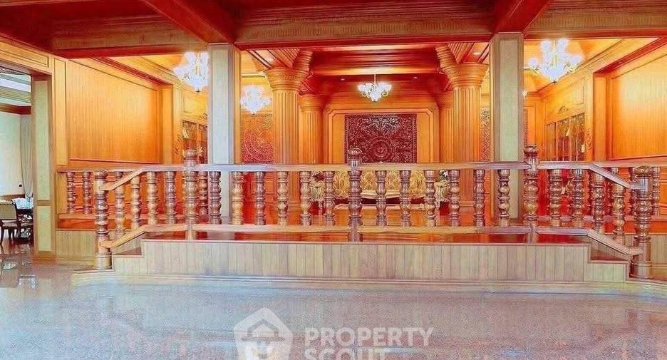 Casa en venta de 5 habitaciones en Si Racha, Chonburi