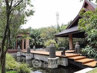 Casa en venta de 5 habitaciones en Si Racha, Chonburi