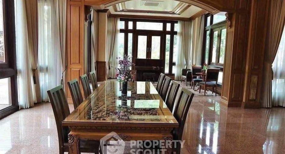 Casa en venta de 5 habitaciones en Si Racha, Chonburi