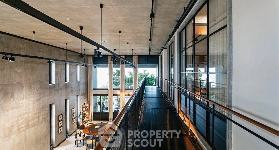 For sale 4 bedrooms condo in Wang Thonglang, Bangkok