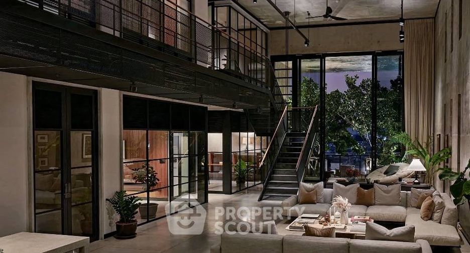 For sale 4 bedrooms condo in Wang Thonglang, Bangkok