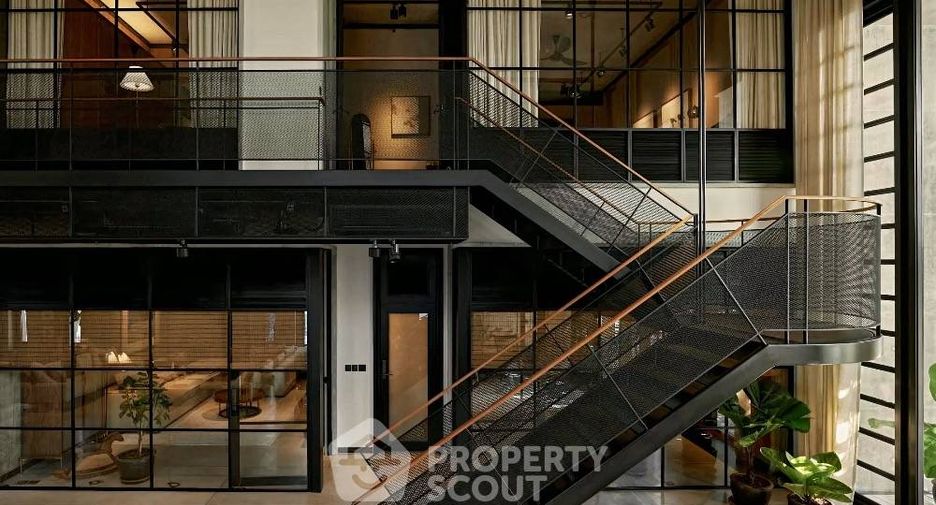 For sale 4 bedrooms condo in Wang Thonglang, Bangkok