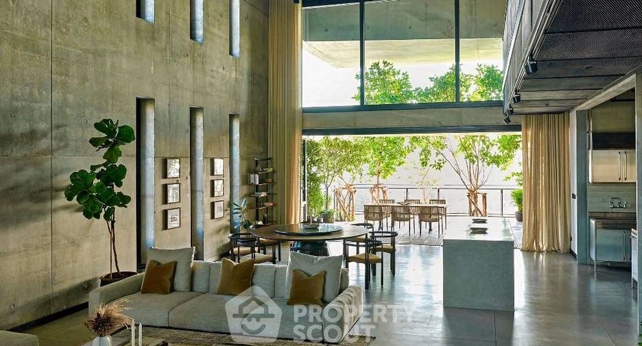 For sale 4 bedrooms condo in Wang Thonglang, Bangkok