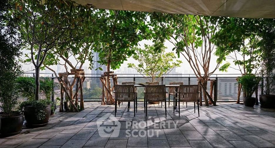 For sale 4 bedrooms condo in Wang Thonglang, Bangkok