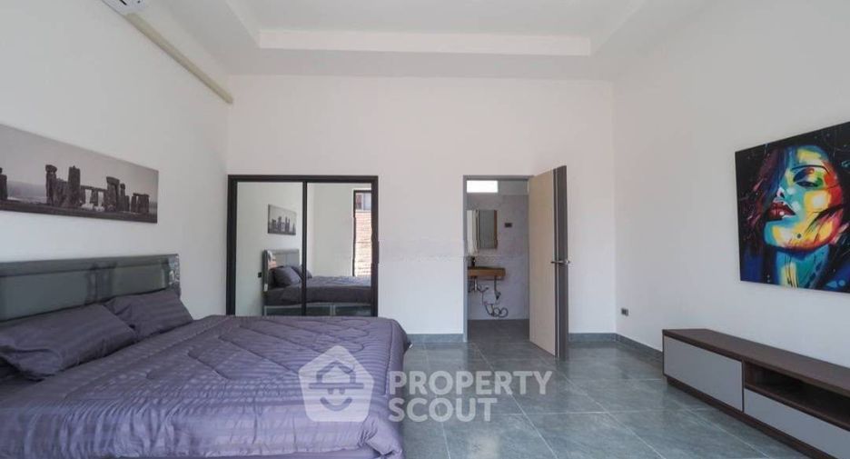 For sale 6 bedrooms villa in Pratumnak, Pattaya