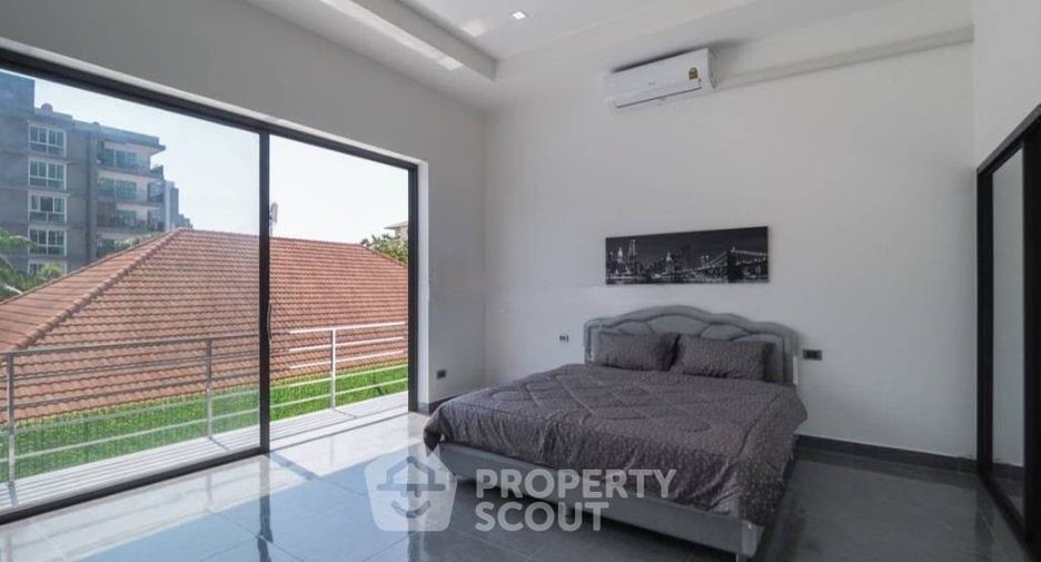 For sale 6 bedrooms villa in Pratumnak, Pattaya
