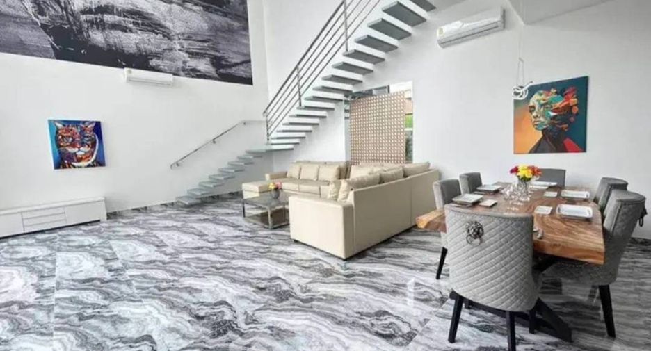 For sale 6 bedrooms villa in Pratumnak, Pattaya