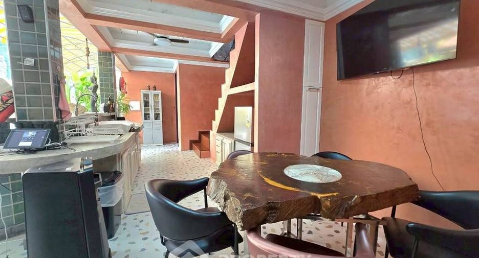 For sale 4 bedrooms house in Jomtien, Pattaya