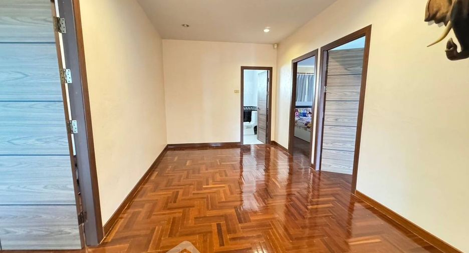 For sale 3 bedrooms house in Bang Lamung, Chonburi