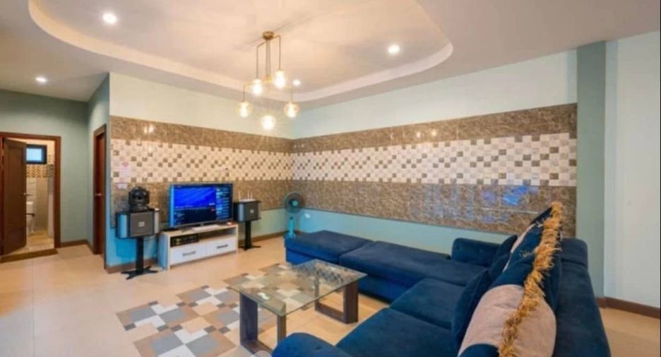 For sale 4 bedrooms villa in Huay Yai, Pattaya