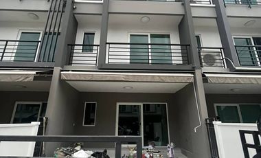 Продажа 3 спальни таунхаус в Пращет, Бангкок