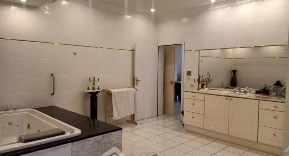 À louer et à vendre 3 chambres maison à East Pattaya, Pattaya