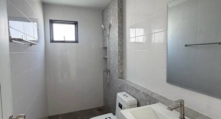 For sale 4 bedrooms house in Mueang Chon Buri, Chonburi