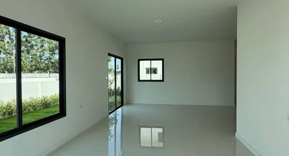 For sale 4 bedrooms house in Mueang Chon Buri, Chonburi