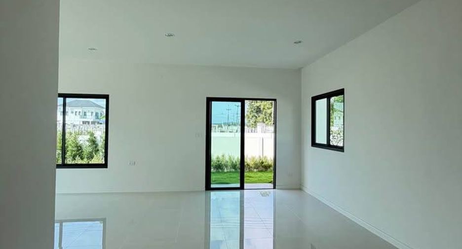 For sale 4 bedrooms house in Mueang Chon Buri, Chonburi