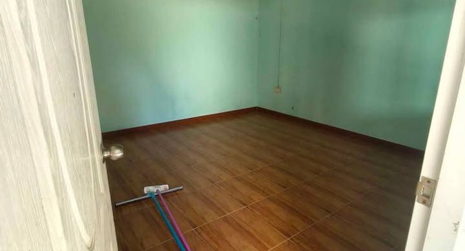 Casa en venta de 4 habitaciones en Si Racha, Chonburi