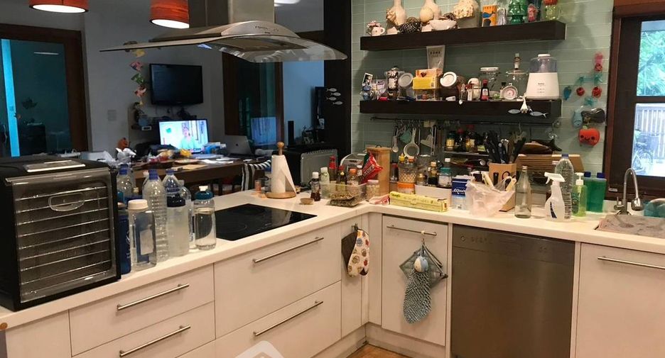 For sale 4 bedrooms house in Bang Kapi, Bangkok