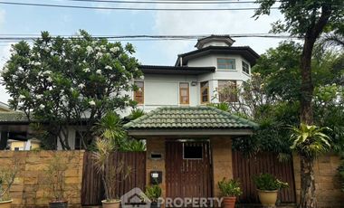 For sale 4 bedrooms house in Bang Kapi, Bangkok