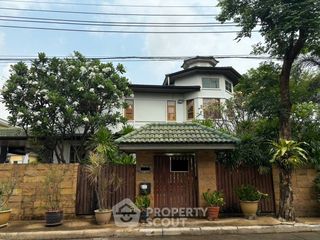 For sale 4 bedrooms house in Bang Kapi, Bangkok