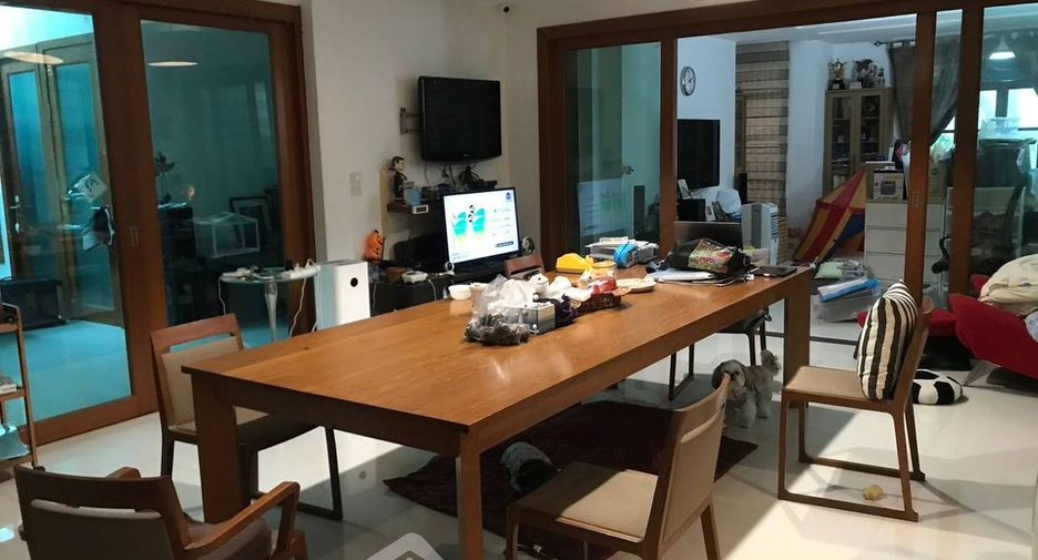 For sale 4 bedrooms house in Bang Kapi, Bangkok