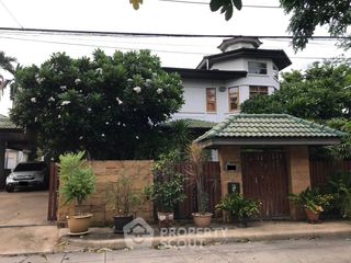 For sale 4 bedrooms house in Bang Kapi, Bangkok