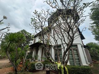 For sale 4 bedrooms house in Bang Kapi, Bangkok