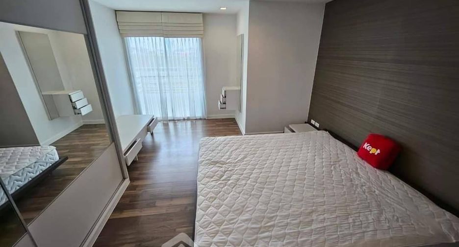 For sale 2 bedrooms condo in Phra Khanong, Bangkok