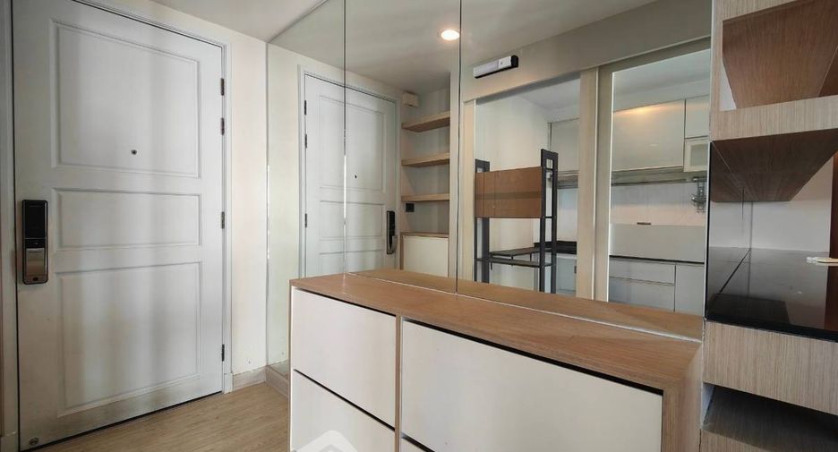 For sale 2 bedrooms condo in Huai Khwang, Bangkok