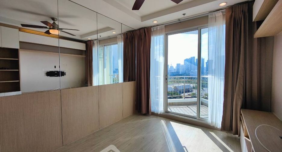 For sale 2 bedrooms condo in Huai Khwang, Bangkok