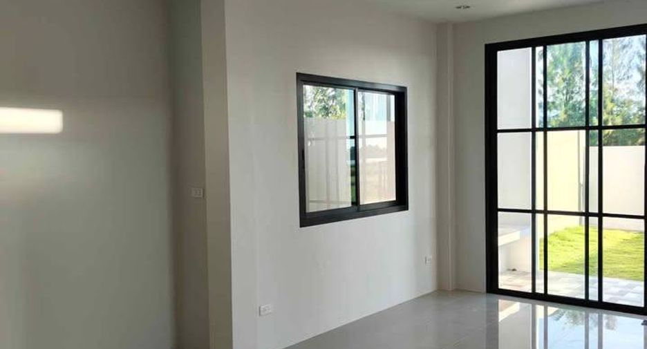 Casa en venta de 4 habitaciones en Si Racha, Chonburi