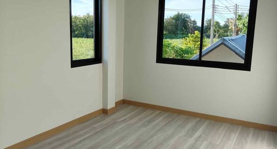 Casa en venta de 4 habitaciones en Si Racha, Chonburi