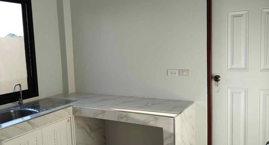 Casa en venta de 4 habitaciones en Si Racha, Chonburi