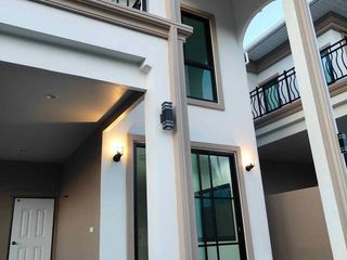 Casa en venta de 4 habitaciones en Si Racha, Chonburi