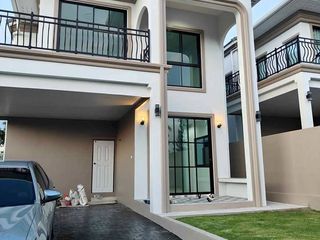 Casa en venta de 4 habitaciones en Si Racha, Chonburi