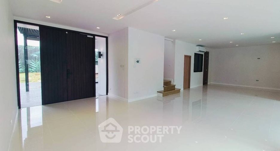 Haus zum Kauf mit 3 Zimmer in Suan Luang, Bangkok